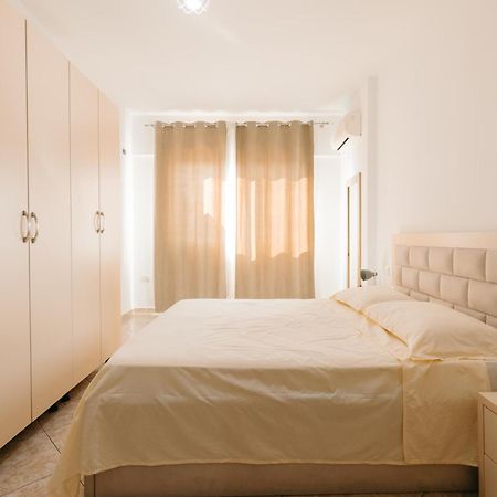 Rs Place 1-Bedroom Apartment Tirana Esterno foto
