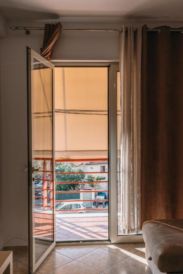 Rs Place 1-Bedroom Apartment Tirana Esterno foto