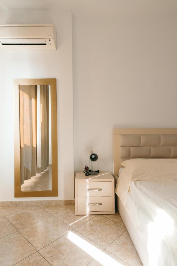 Rs Place 1-Bedroom Apartment Tirana Esterno foto