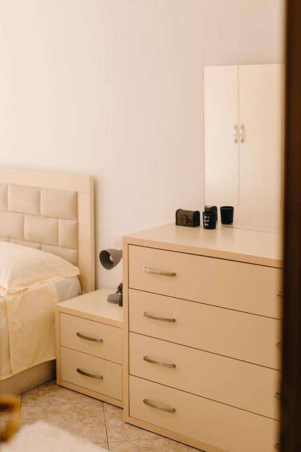 Rs Place 1-Bedroom Apartment Tirana Esterno foto