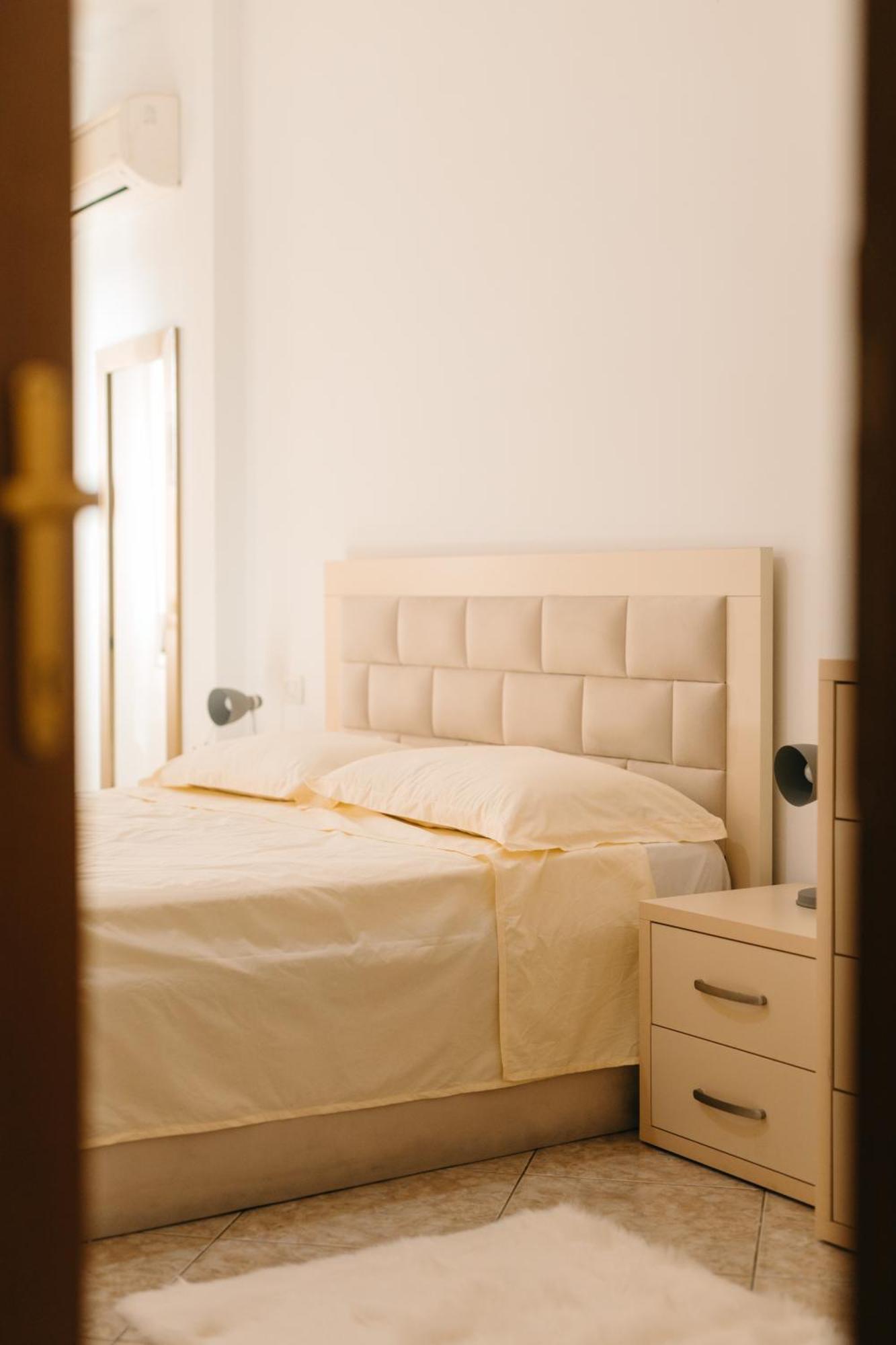 Rs Place 1-Bedroom Apartment Tirana Esterno foto