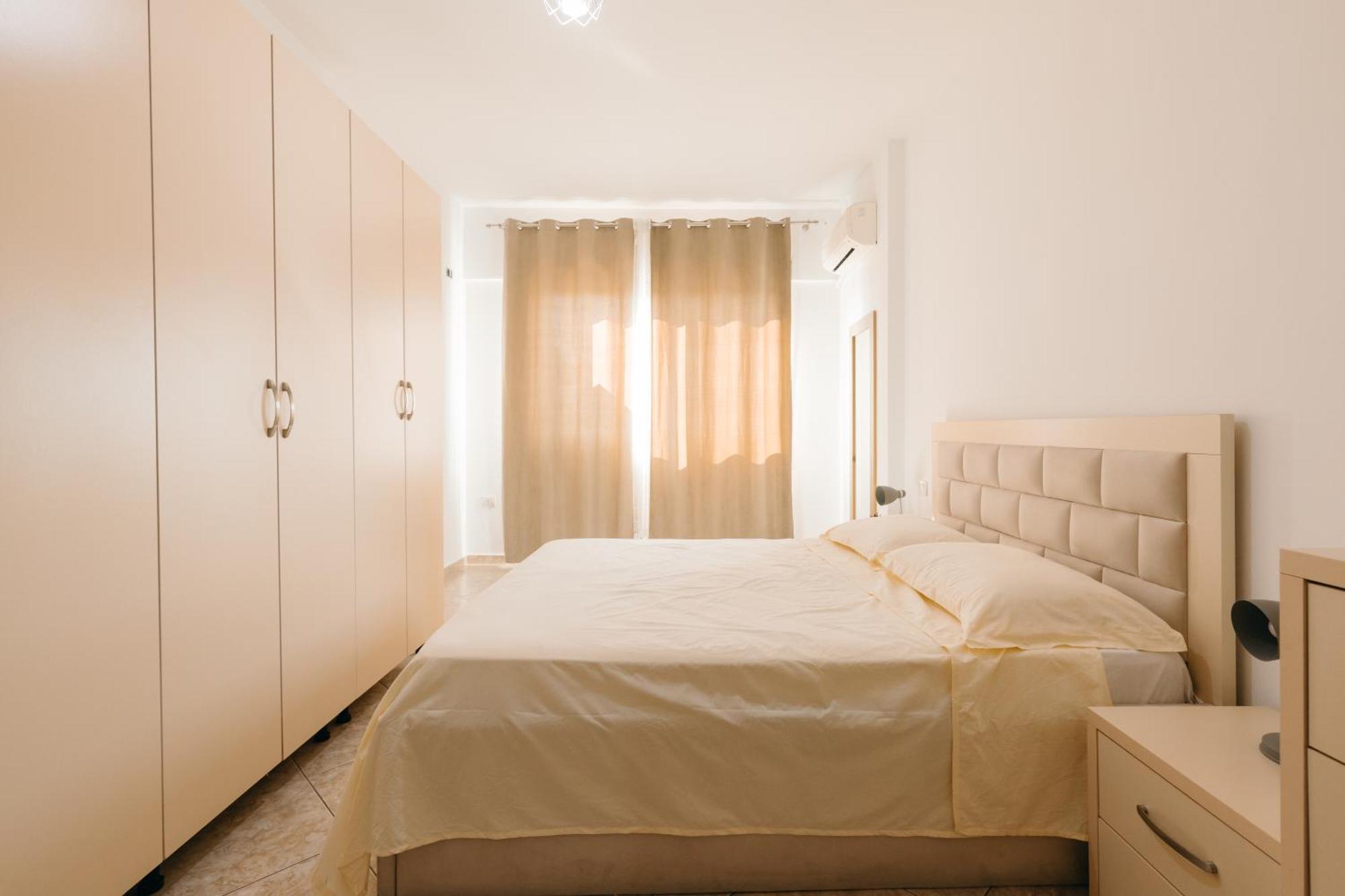 Rs Place 1-Bedroom Apartment Tirana Esterno foto