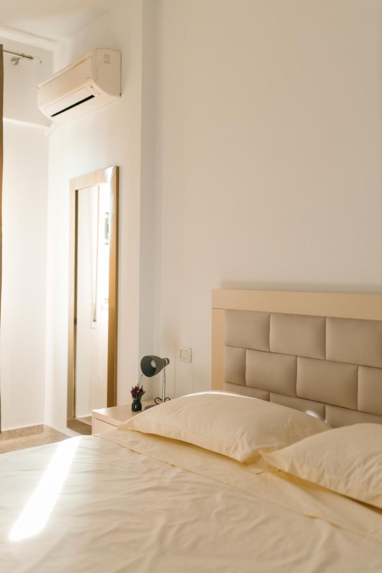 Rs Place 1-Bedroom Apartment Tirana Esterno foto